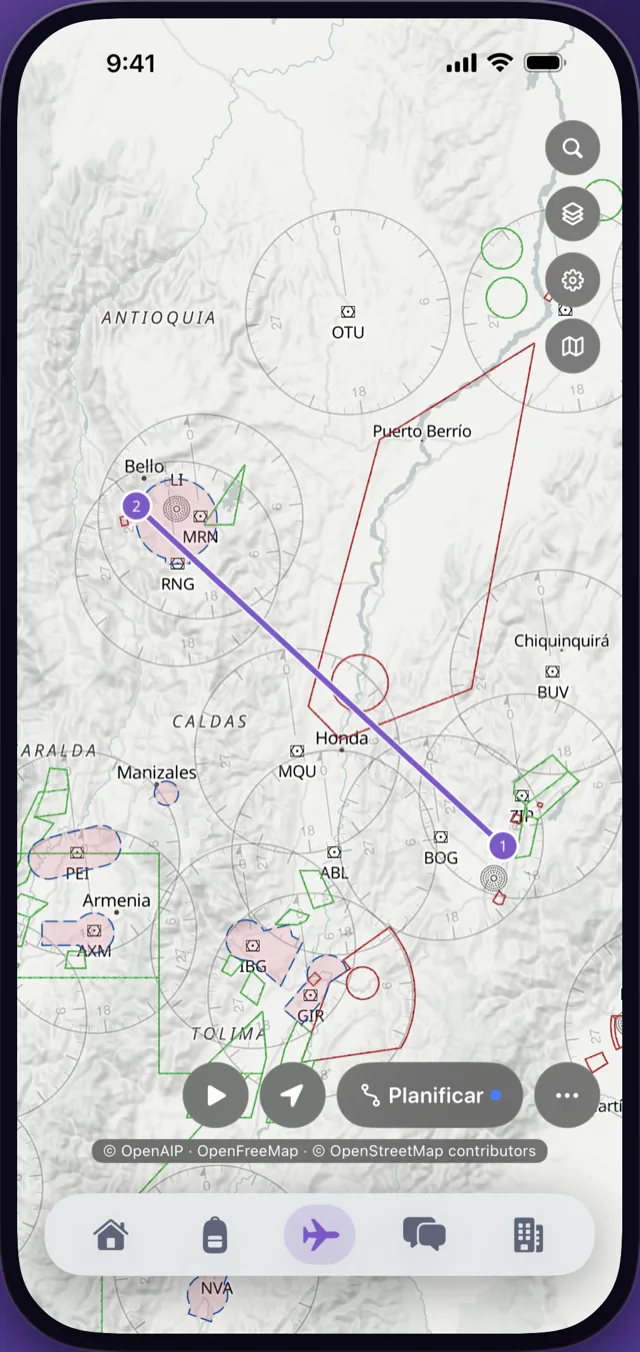 CrewReady en iPhone: ruta de Bogotá a Rionegro trazada sobre el mapa aeronáutico con espacios aéreos